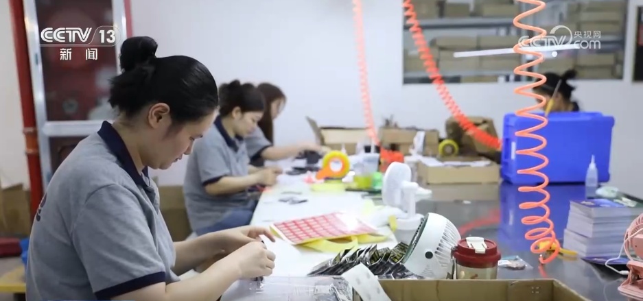 文创里的夏天 | “圈粉”又“吸金”，小文创撬动文旅大经济与深层次文化传播